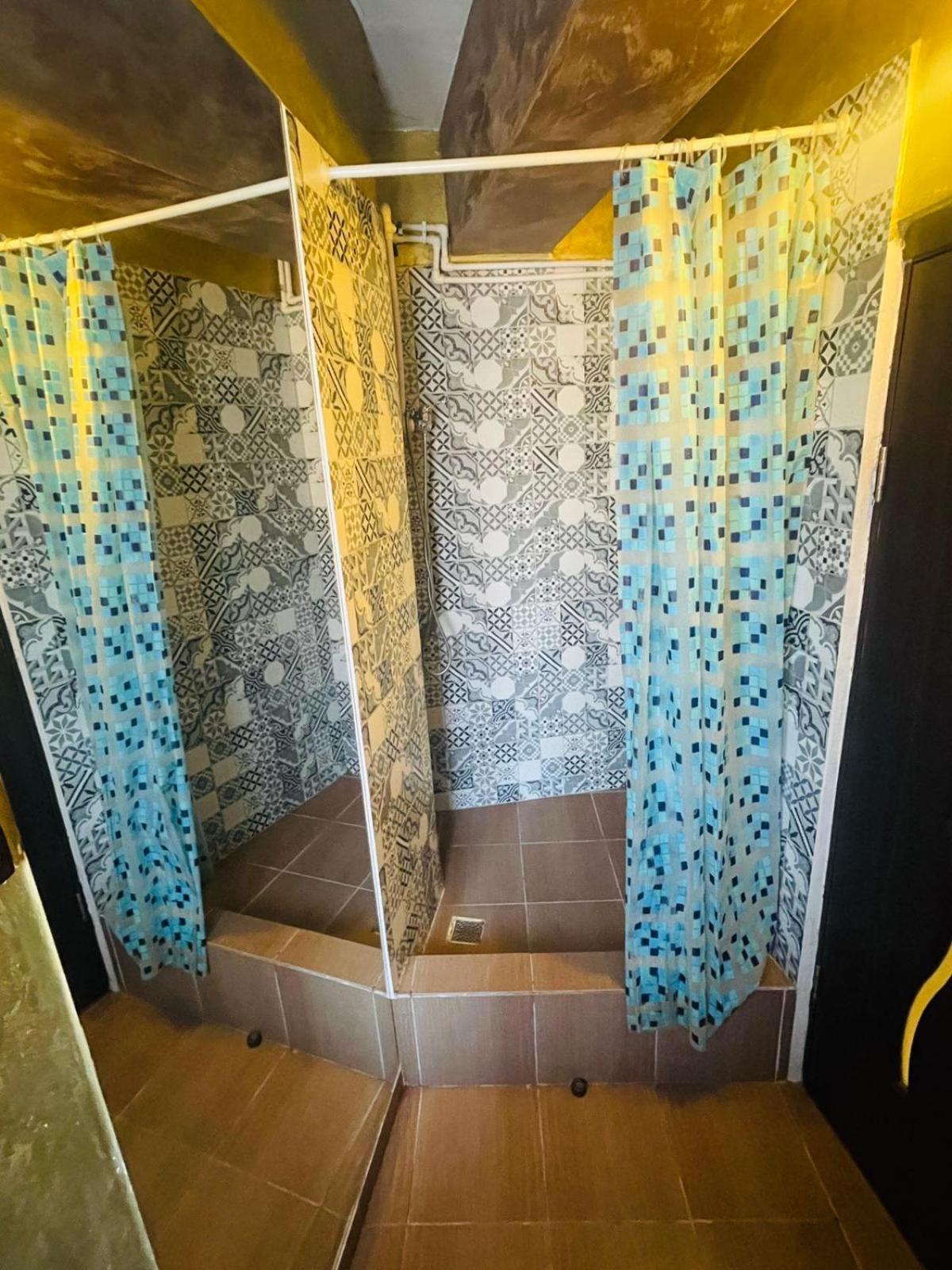 Urban Rez Suites Яш Екстериор снимка